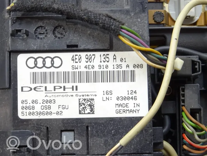 Audi A8 S8 D3 4E Kattokonsolin valaisinyksikön koristelista 4E0947097D