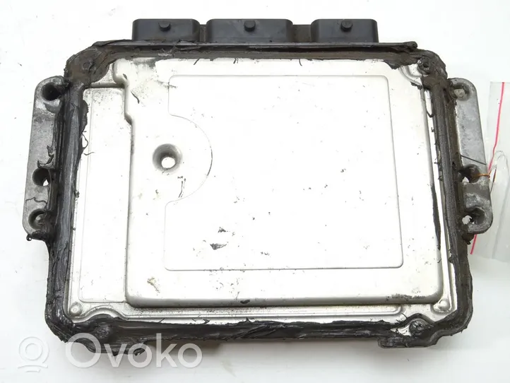 Ford Focus Motorsteuergerät ECU 4M51-12A650-KF