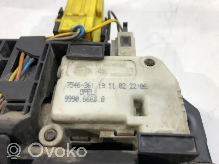 Opel Vectra C Takaluukun ulkopuolinen lukko 495072894