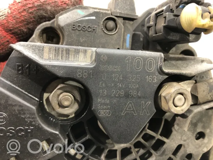 Opel Astra H Generatore/alternatore 0124325163