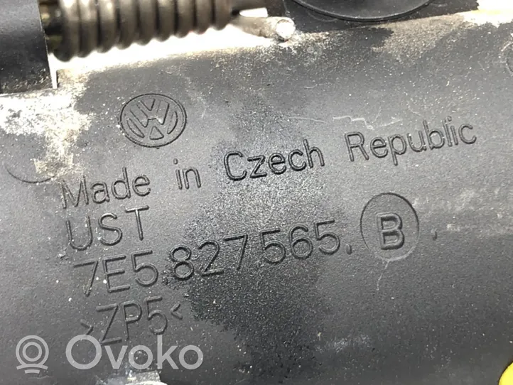 Volkswagen Transporter - Caravelle T5 Uchwyt / Rączka zewnętrzna otwierania klapy tylnej / bagażnika 7E5827565B