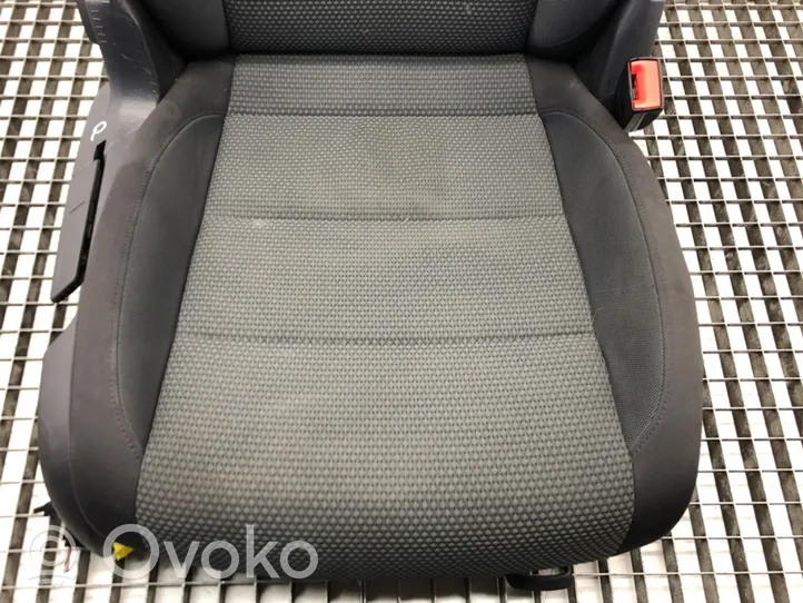 Volkswagen Golf VI Front passenger seat 