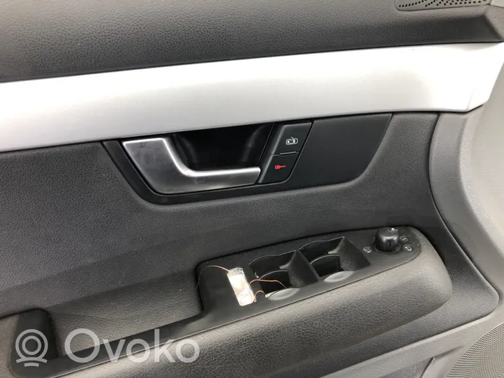 Seat Exeo (3R) Boczki / Poszycie drzwi przednich 