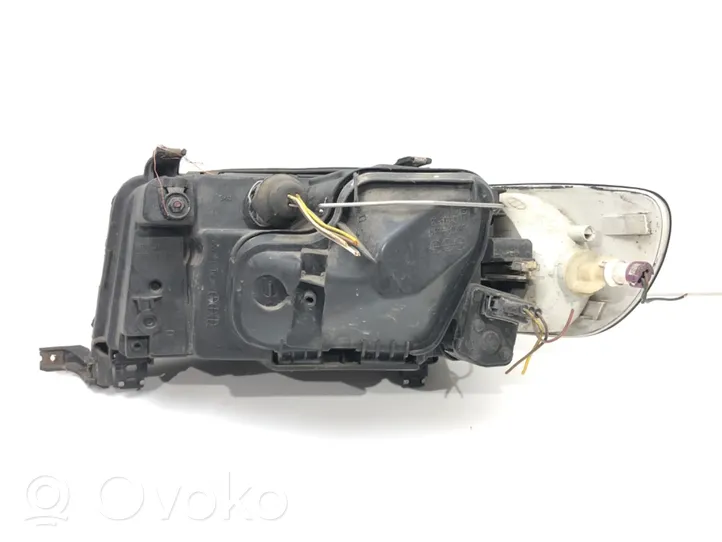 Audi A6 S6 C4 4A Lampa przednia 