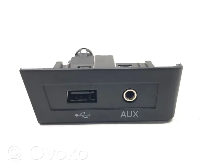 Skoda Rapid (NH) USB jungtis 5Q0035726N