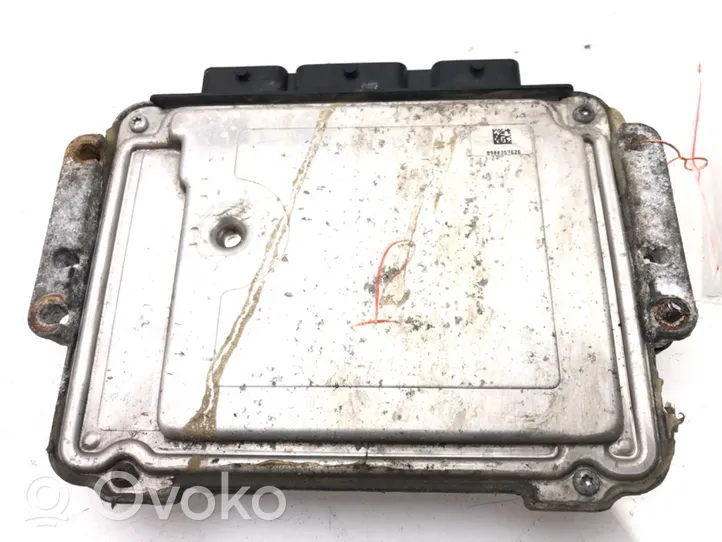 Mazda 3 I Unité de commande, module ECU de moteur 6M61-12A650-BB