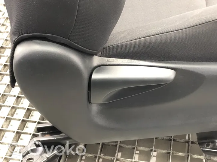 Toyota Yaris Fotel przedni pasażera 