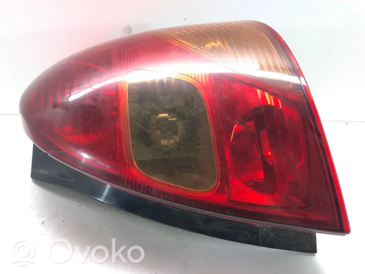 Toyota Corolla Verso E121 Задний фонарь в кузове 