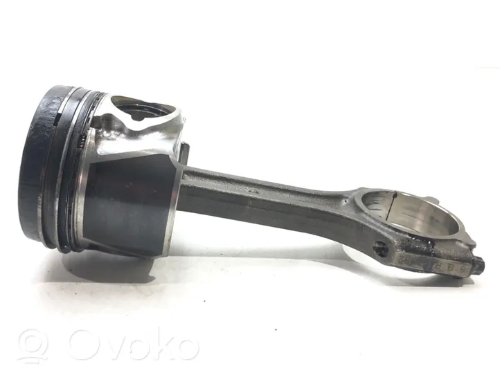 KIA Venga Piston with connecting rod D4FB