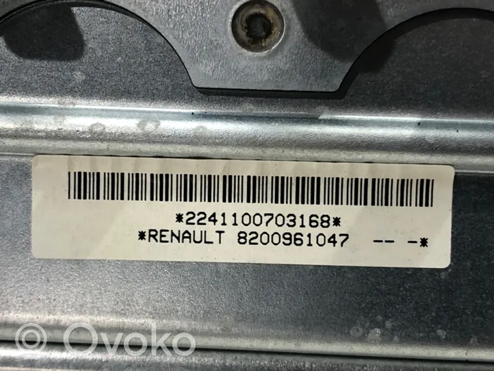 Renault Clio III Airbag de passager 8200961047