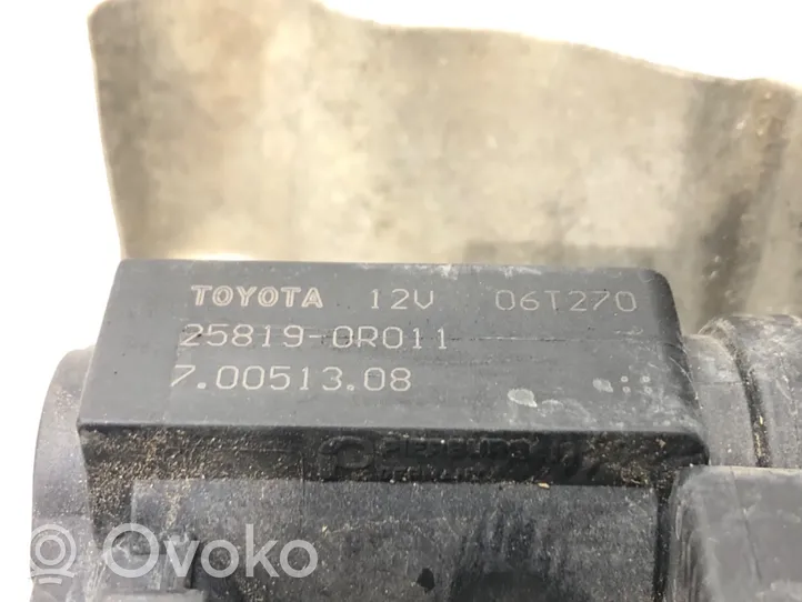 Toyota Corolla E120 E130 Regulator ciśnienia paliwa 25819-0R011