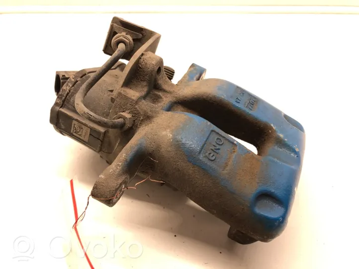 Volkswagen PASSAT CC Rear brake caliper 