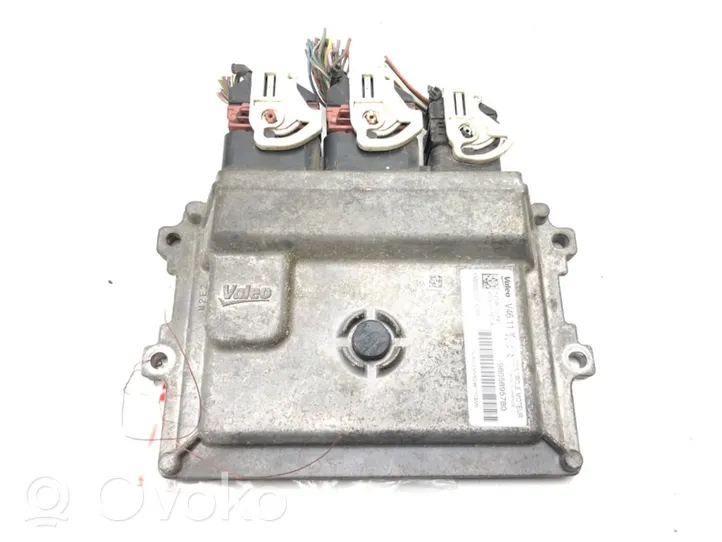 Peugeot 208 Motorsteuergerät ECU 9805895780