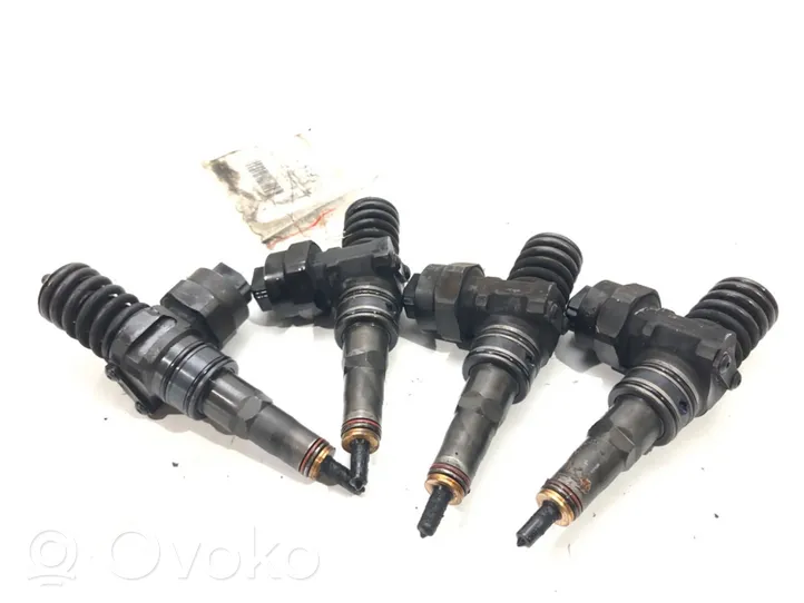 Volkswagen PASSAT B5 Fuel injectors set 038130073F