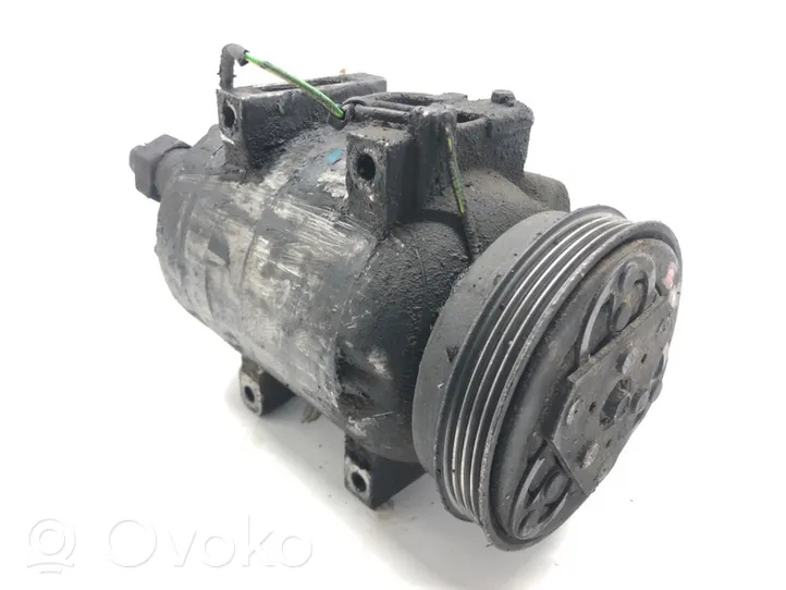 Volkswagen PASSAT B5.5 Ilmastointilaitteen kompressorin pumppu (A/C) 8D0260805D