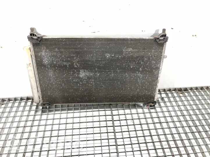 Toyota Avensis T270 Radiateur de refroidissement 