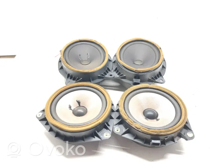 Toyota Avensis T270 Kit sistema audio 