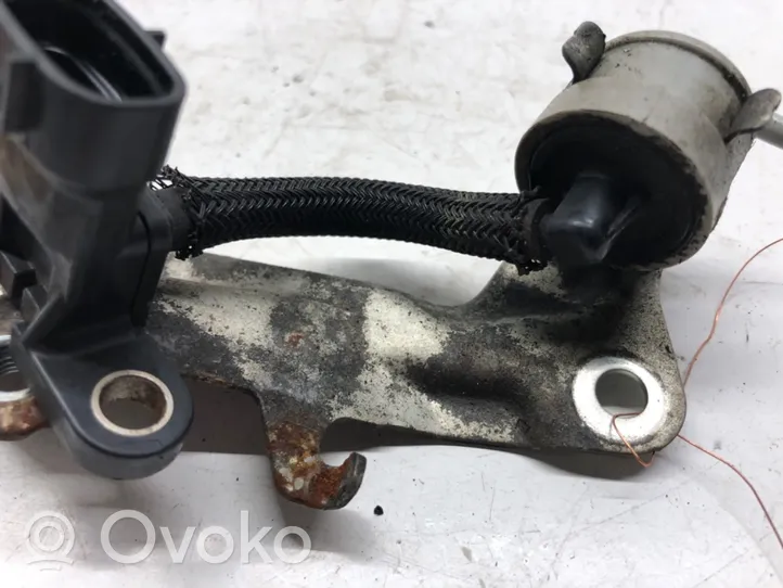 Toyota Avensis T270 Regolatore di pressione del carburante 89421-20200