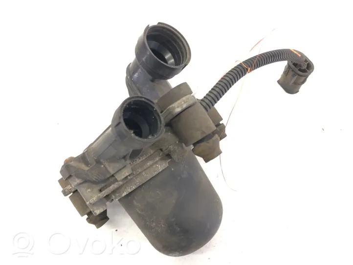 BMW 3 E92 E93 Secondary air pump 11800068