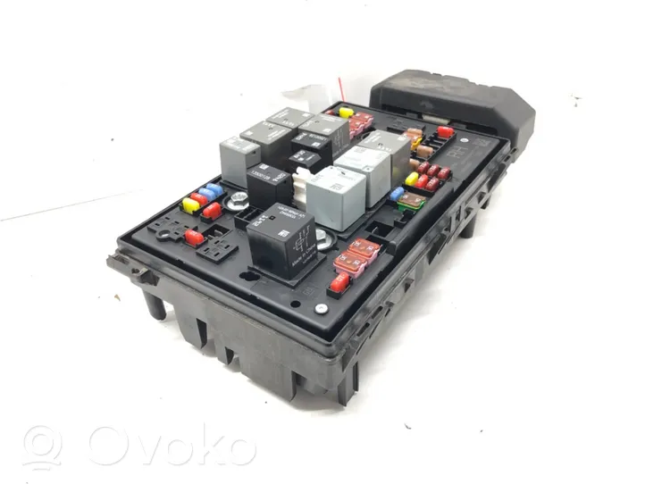 Opel Astra J Fuse box set 13318782