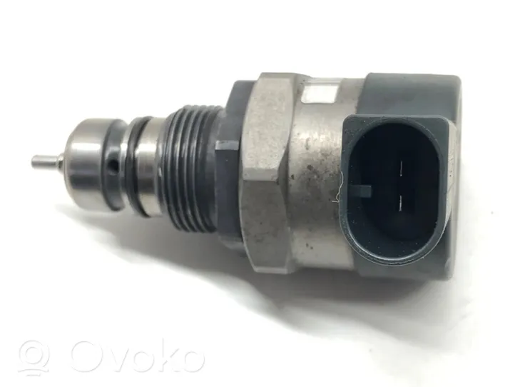 Audi A6 Allroad C6 Sensore di pressione del carburante 057130764F