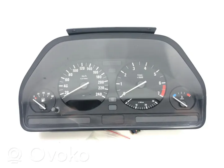 BMW 5 E34 Compteur de vitesse tableau de bord 8361119