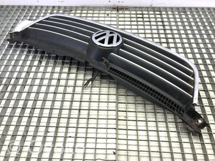 Volkswagen PASSAT B5.5 Grille de calandre avant 3B0853562