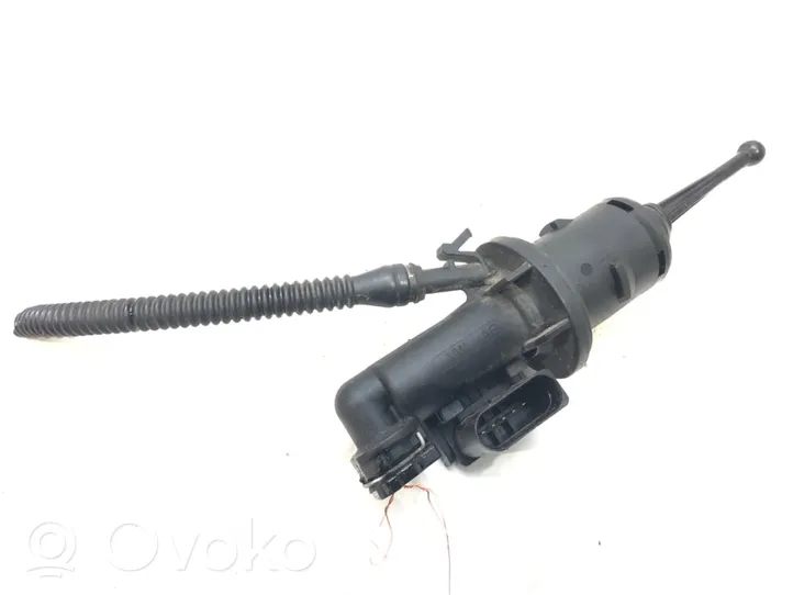 Volkswagen PASSAT B7 Clutch slave cylinder 3C0721388J