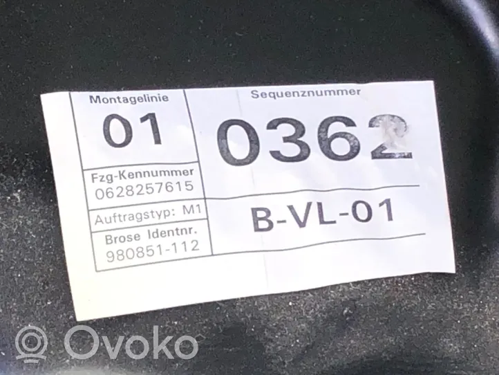 Volkswagen PASSAT B6 Elektryczny podnośnik szyby drzwi przednich 1K0959701P