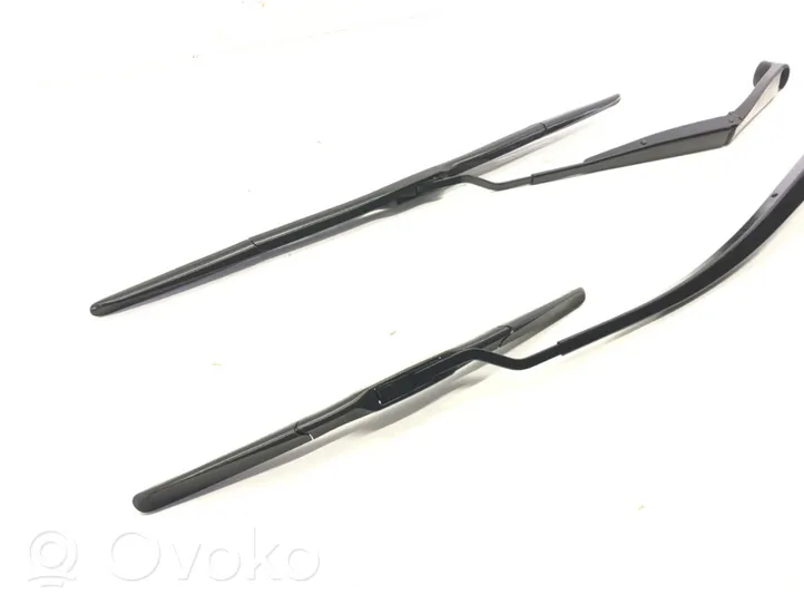 KIA Stonic Front wiper blade arm 