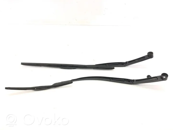 KIA Stonic Front wiper blade arm 