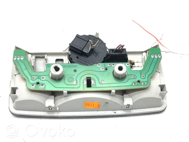 Volkswagen Golf IV Rivestimento della console di illuminazione installata sul rivestimento del tetto 1J0947105