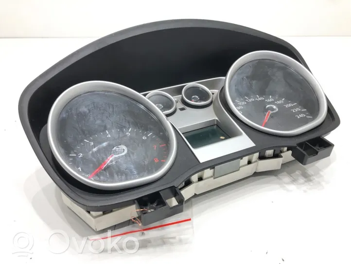 Ford Focus Speedometer (instrument cluster) 8V4T-10849-EE