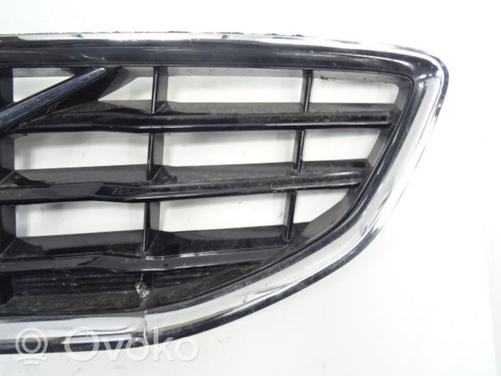 Volvo V40 Grille de calandre avant 