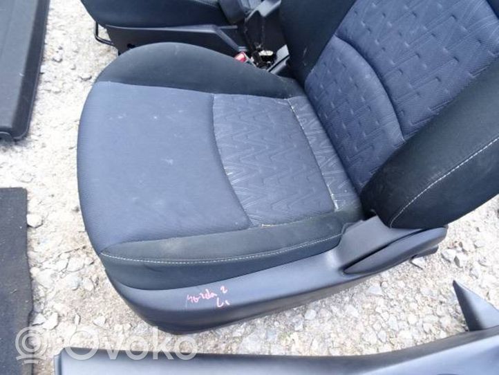 Mazda 2 Fotele / Kanapa / Boczki / Komplet 