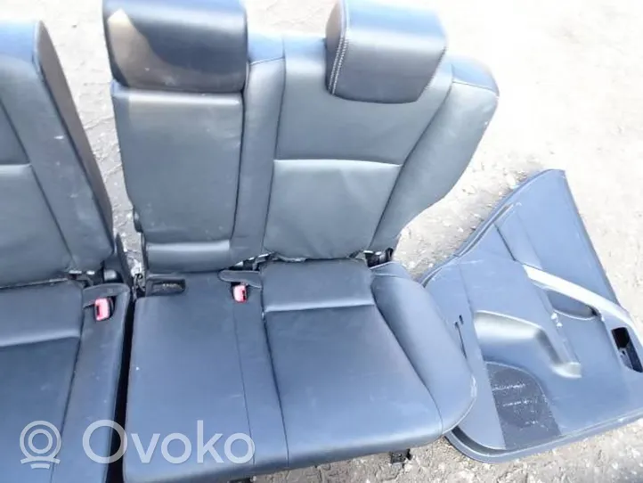 Toyota RAV 4 (XA40) Istuimien ja ovien verhoilusarja 
