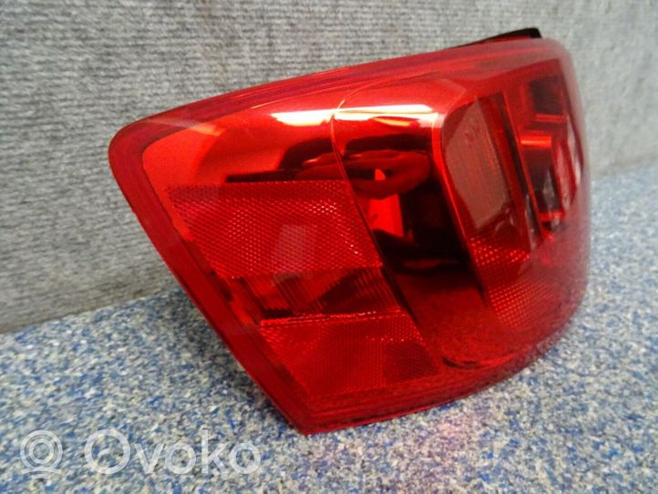 Volkswagen Jetta VI Rear/tail lights 5C6945095