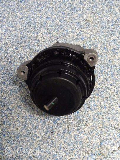 BMW 5 G30 G31 Supporto di montaggio del motore 6860477