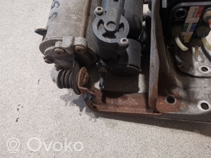 Mercedes-Benz S C217 Compresseur / pompe à suspension pneumatique A0993200104