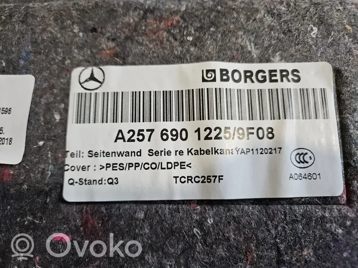 Mercedes-Benz CLS C257 Boczek / Tapicerka / bagażnika A2576901225