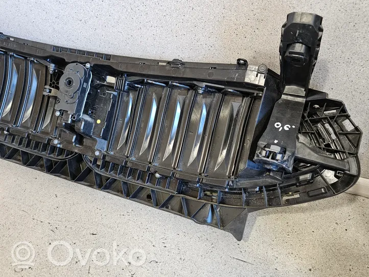 BMW 8 G15 Maskownica / Grill / Atrapa górna chłodnicy 9465521