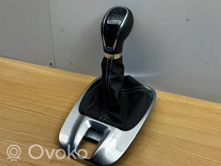 Opel Meriva B Revêtement pommeau de levier de vitesses cuir 13258322