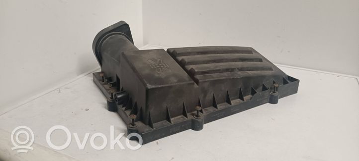 Volkswagen Jetta VI Коробка воздушного фильтра 1K0183B