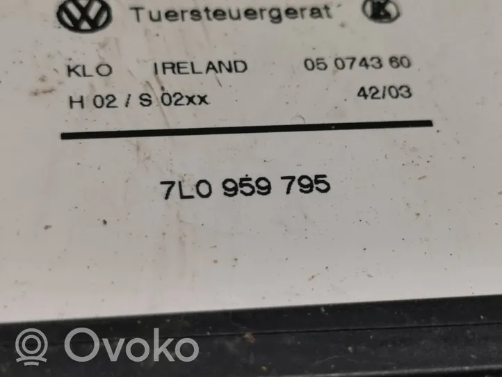 Volkswagen Touareg I Moteur de lève-vitre de porte arrière 7L0959795