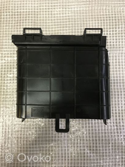 Volkswagen PASSAT B7 Coperchio/tappo della scatola vassoio della batteria 3C0915336A