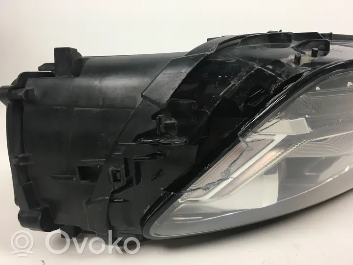 Audi Q7 4M Lampa przednia 4M0941033