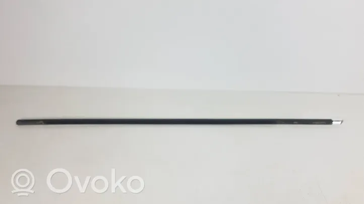 Volvo XC60 Etuoven lasin muotolista 31371111