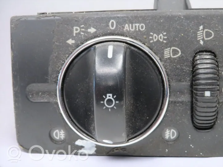 Mercedes-Benz E W211 Interrupteur d’éclairage A2115450904