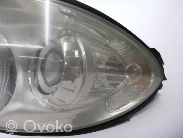 Mercedes-Benz R W251 Lampa przednia A2518201361