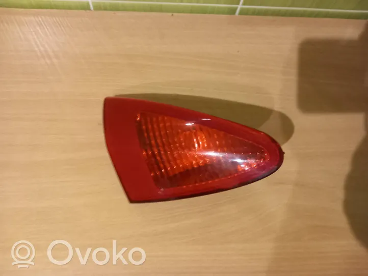 Alfa Romeo 147 Lampy tylnej klapy bagażnika 03320010